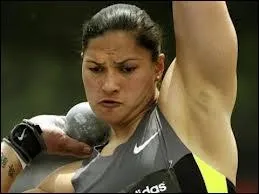 Athlte neo-zlandaise ne en 1984 , double championne olympique du lancer du poids aux JO de Pkin 2008 et de Londres 2012.