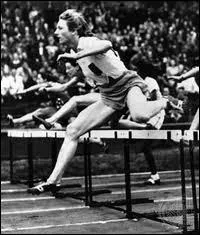 Athlte nerlandaise ne en 1918, surnomme  la mnagre volante , elle gagne quatre mdailles d'or aux JO de Londres 1948 sur 100m, 200m, 4x100m et 80m haies.