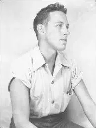 En vingt-quatre ans, dix-neuf pices de lui furent cres  Broadway. Il a remport le prix Pulitzer 2 fois en 1948 et 1955. Il vcut  Key West. C'est :