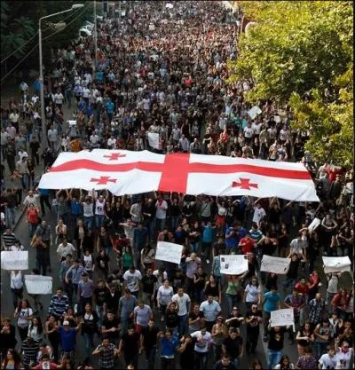 Dans quel pays, un scandale de torture dans les prisons a provoqu la dmission de deux ministres du gouvernement en place ?