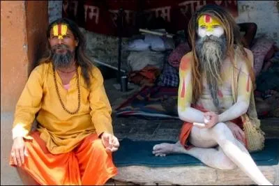 Un de mes camarades qui était né pas laid 
Vivait dans cette ville à très haute altitude 
Rendez-vous des hippies et de quelques drogués 
Qui tiraient sur des joints comme à leur habitude