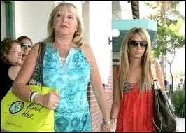 Qui est-ce ? C'est la mre d'Ashley Tisdale.