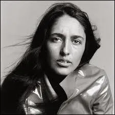 Icne musicale des annes 60, elle tait  Woodstock ce qui la consacra internationalement. Au dbut des annes 70, elle rejoint les rangs d'Amnistie Internationale. Qui est-ce ?