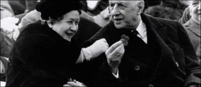 En fvrier 1968, le Gnral de Gaulle et son pouse sont  la crmonie d'ouverture des jeux olympiques d'hiver qui se droulait  :