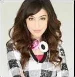 Quel est le nom de la petite amie de ce dernier ?