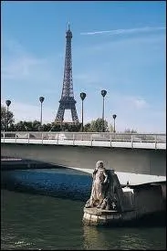 Quel pont est trs clbre pour sa statue de zouave permettant d'apprcier les crues de la Seine ?