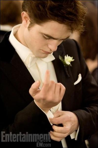 Qui joue Edward Cullen ?
