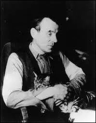 Quel crivain franais du 20me sicle prsente ainsi son chat Bbert :   C'est pas un greffe n'importe quoi, il comprend nos conditions...  