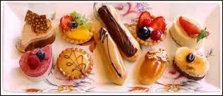 Quel est le nom de cette spcialit ptissire d'Europe centrale faite d'une fine pte roule fourre de pommes  la cannelle et de raisins secs ?