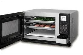 Une barre de chocolat quasiment fondue dans la poche d'un ingnieur amricain qui travaillait  la mise au point de radars est  l'origine de l'invention du micro-ondes. En quelle anne cela se passait-t-il ?