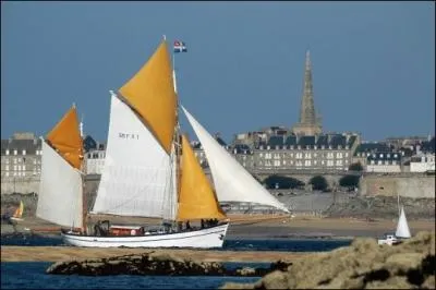 Bateau de travail  voile, utilis  la fin du XIX me sicle et au dbut du XX me sicle en Manche pour la pche au hareng au filet drivant par exemple, c'est :