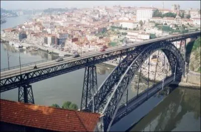 Pour quelle grande ville européenne Gustave Eiffel, concepteur de l'armature de la statue de la Liberté et de sa célèbre tour, a-t-il construit ce viaduc ?
