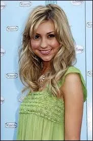 Dans quelle srie joue-t-elle ?