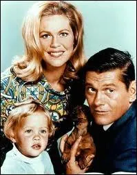 La magie lui est interdite par son mari, pourtant elle ne peut pas s'empcher d'agiter son nez...