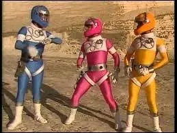 Pour terminer en beaut, petit clin d'oeil  nos justiciers nationaux que sont les Biouman. A quelle heure se donnaient-ils rendez-vous sur cette photo ?