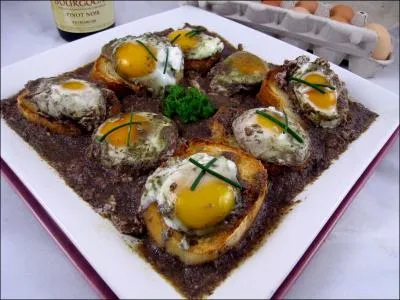 Connue pour ses spcialits culinaires telles que la crme de cassis, la moutarde ou le jambon persill, Dijon est galement la ville des :