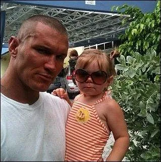 Comment s'appelle sa fille et quel ge a-t-elle ?