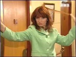 Le pauvre Minet entretenait une relation suivie avec une petite amie hystérique et grande spécialiste de la gifle. Elle se nommait :