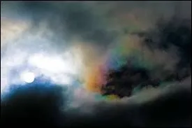 Retrouvez la liste dont les mots traduisent à la fois une nuance de couleur et un effet de lumière.