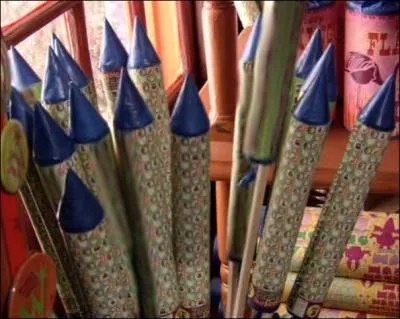 Finalement, je crois que je prendrai ceux-l ! Saviez-vous qu'un sortilge de Disparition multiplie par 10 l'effet du feu d'artifice vis ? Comment se nomment ces petits trsors ?