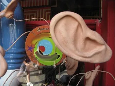 Sur cette tagre se trouve un objet bien dangereux et depuis que je connais son existence, je prends bien soin de vrifier qu'il n'y en ait pas devant ma porte, ce qu'aurait d faire Mme Weasley !