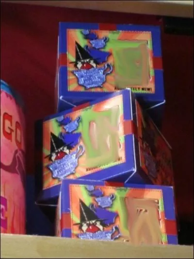 Ce rayon est trop dangereux. Regardez cet objet, il vous parat inoffensif ? Et bien, sachez qu'un jour j'en ai achet un pour ma belle-mre et nous avons fini la soire  l'hpital. Il se nomme :