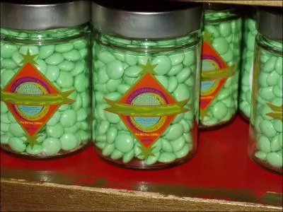 Tiens, qu'est-ce donc ? ! Et quel slogan trange me direz-vous ! Regardez ces petites billes vertes, plutt apptissantes. J'en aurais peut-tre achet si je n'avais pas lu cet article. Leur nom est :