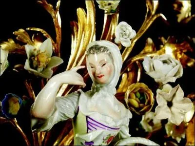 - (... ) encore, les grces fatigues et savantes de la socit franaise sous Louis XV,