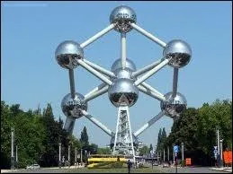 Que reprsentent les neuf sphres qui constituent l'Atomium construit  Bruxelles  l'occasion de l'Exposition universelle de 1958 ?