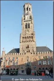 Du haut de ce beffroi de 83 mtres construit au 13e, s'offre  vous une vue panoramique sur cette ville belge surnomme la Venise du Nord : il s'agit de 
