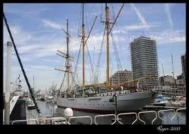 A quai,  Ostende, ce navire-cole trois-mts golette est devenu un monument touristique qui reoit prs de 130 000 visiteurs par an. Comment s'appelle-t-il ?