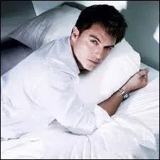 Et enfin Jack Harkness est ? (C'est mon personnage prfr avec Owen)