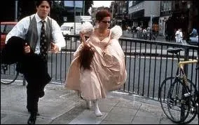 Humour anglais avec Hugh Grant et Andie MacDowell ...