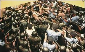 Course poursuite musicale dsopilante pour la bonne cause d'un orphelinat ...