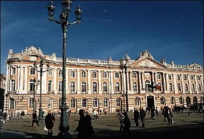 Sur le rocher de biarritz, ce chanteur qui n'aimait pas la langue de bois aurait pu vous dfier avec quatre boules de cuir si vous lui aviez manqu de respect en ne reconnaissant pas :