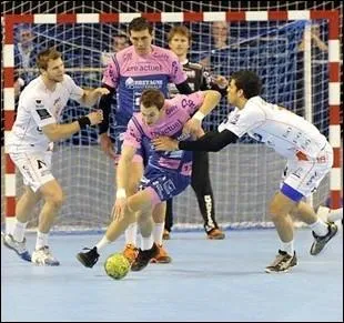Quel club franais de handball se retrouve impliqu dans une affaire de matchs truqus ?