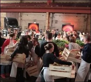 Quelle mission culinaire tlvise redistribue  l'association   Le Secours populaire   les denres que les candidats n'utilisent pas ?