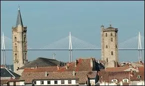 Je vous emmne  prsent  Millau, o les habitants portent le nom de ...