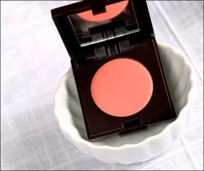 De quelle couleur est ce fard ?