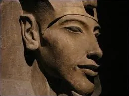 On le surnomme le pharaon ...