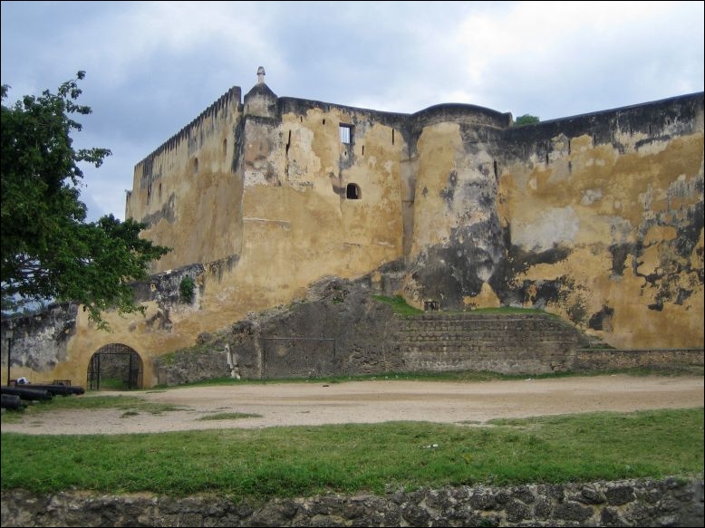 Patrimoine mondial - Fort érigé entre 1593 et 1596 par les Portugais, sur l'île de Mombasa, au Kenya, afin de protéger l'entrée du port contre les incursions ottomanes.