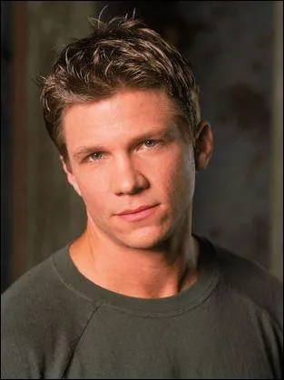 Dans quelle saison apparat-il ?