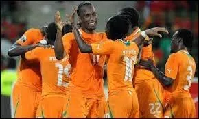 De quelle �quipe de football les joueurs sont-ils surnomm�s les �l�phants ?