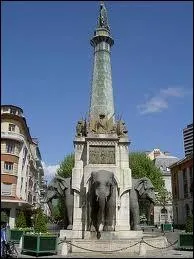 Quelle ville a pour monument le plus c�l�bre la fontaine des �l�phants ?