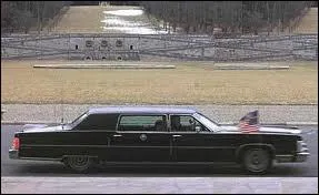 Avant de monter dans la limo, on sent sa peur, pourquoi at-il peur ?