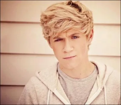  quel ge a-t-il commenc  se teindre les cheveux en blond ?