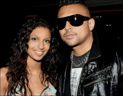 Avec quel chanteur a-t-elle chant la chanson  Waya waya  ?