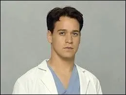 Dans la saison 05, comment Meredith dcouvre que l'homme qui a t renvers par un bus est Georges ?