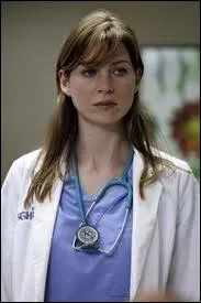 Dans la saison 01, avec qui emmnage Meredith ?