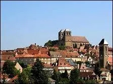 Nous sommes maintenant  Gourdon, ville o les habitants portent le gentil ...